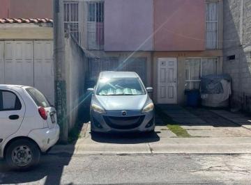 Casa · 62m² · 2 Recámaras · 1 Estacionamiento · Casa en Venta en Toluca, Fraccionamiento Los Héroes 2da Sección.