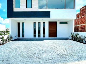 Casa · 360m² · 3 Recámaras · 3 Estacionamientos · Casa Andrea en Zibatá Queretaro