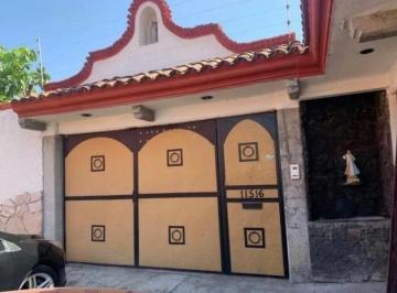 Casa de 4 habitaciones, Puebla · Casa con Gran Terreno en Puebla