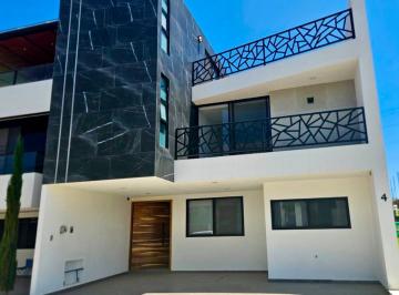 Casa · 365m² · 3 Recámaras · 2 Estacionamientos · Renta de Casa Moderna a Estrenar Zona Lomas de Angelópolis, San Andrés Cholula