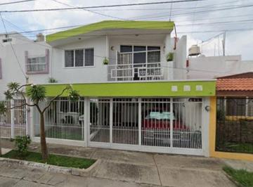 Casa de 4 habitaciones, Guadalajara · Casa en Venta en Fracc Jardines del Conty ¡Oportunidad de Inversiòn Recuperaciòn Hipotecaria!
