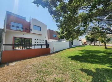 Casa · 320m² · 3 Recámaras · 2 Estacionamientos · Casa en Venta en Lomas Residencial, Alvarado, Veracruz.