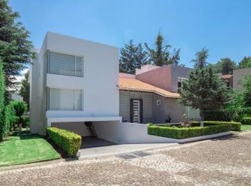 Casa · 376m² · 4 Recámaras · 4 Estacionamientos · Exclusiva Residencia en Club de Golf Los Encinos 4 Recamaras Jardín y Estilo Único
