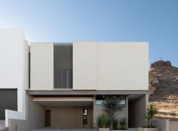 Casa de 3 habitaciones, Chihuahua · Casa de Estilo Contemporáneo en Asturias | Diseño, Elegancia y Confort