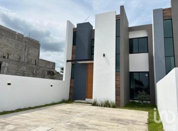 Casa · 106m² · 2 Recámaras · 2 Estacionamientos · Casa en Venta. Nueva Colonia Al Noreste de Colima.