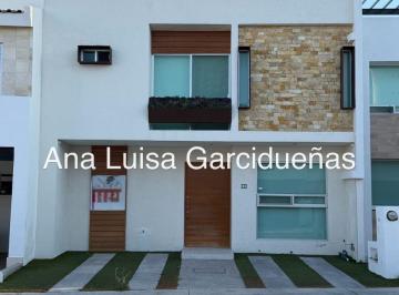Casa · 240m² · 3 Recámaras · 2 Estacionamientos · Casa en Renta en Santa Fè, Juriquilla, Queretaro
