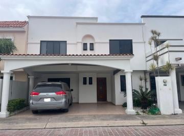 Casa de 3 habitaciones, Irapuato · Casa Amueblada en Renta Quinta Villas, Irapuato Gto.