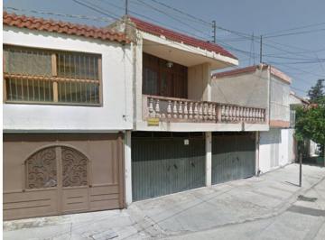 Casa de 4 habitaciones, León · Casa en Venta en Calle Schurbert 616, Colonia Leon Moderno