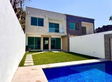 Casa · 220m² · 4 Recámaras · 2 Estacionamientos · Casa Nueva en Fraccionamiento Burgos