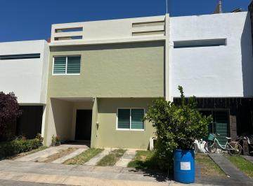 Casa de 4 habitaciones, Tlajomulco de Zúñiga · Casa en Venta 4 Recamaras 3 Baños Cochera 2 Autos Coto La Fortaleza Casa Fuerte Tlajomulco de Zuñiga