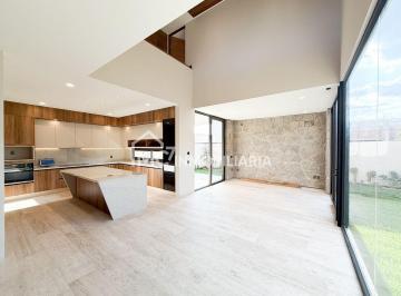 8f2d7f71db8c86871cb71933c5f7a4d440efbd199efbf3712faa8a68b08c5085 · Casa de Autor con Acabados de Lujo