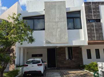 Casa · 155m² · 4 Recámaras · Casa en Venta en Residencial Arbolada, Cancún