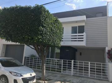 Casa de 4 habitaciones, Zapopan · Casa en Renta en Jardines del Sol - Tenochtitlan 333