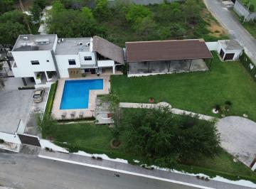 Quinta · 4698m² · 4 Recámaras · 8 Estacionamientos · Quinta en Venta Mision Antigua Santiago N. L.