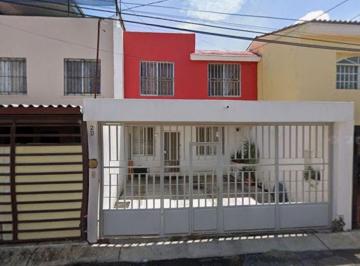 Casa de 3 habitaciones, Zapopan · Casa con 3 Habitaciones en Venta, Jardines de Santa Margarita Cerca de Bodega Aurrera