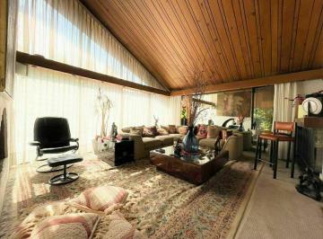 Finos acabados en madera. · Casa en Venta, Bosques de Las Lomas, 3 Recamaras