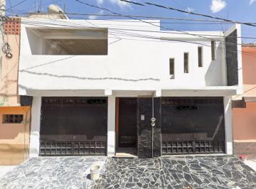 Casa de 3 habitaciones, Nezahualcóyotl · Casa en Nezahualcoyotl, Cerca de Bachiller, Hospital, Zoologico y Vias Rapidas