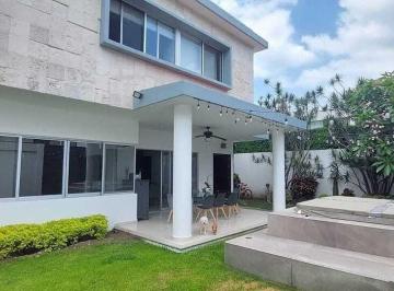 Casa · 208m² · 3 Recámaras · 3 Estacionamientos · Casa en Bellavista