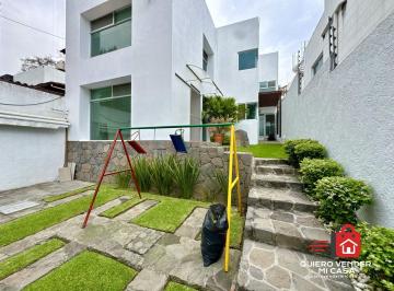 Casa · 296m² · 3 Recámaras · 2 Estacionamientos · Casa en Lomas de Cuernavaca con Jardín y Recámara Pb