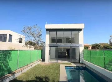 Casa · 250m² · 4 Recámaras · 3 Estacionamientos · Casa en Fraccionamiento Los Mangos