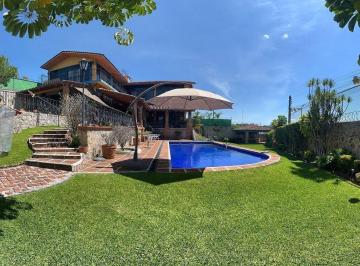 Casa · 1000m² · 4 Recámaras · 7 Estacionamientos · Casa en Pueblo Tequesquitengo