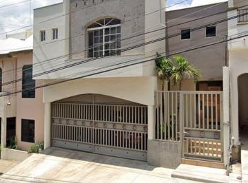 Casa de 3 habitaciones, Monterrey · Casa con 205 m² de Terreno y 3 Recámaras en Venta en Monterrey