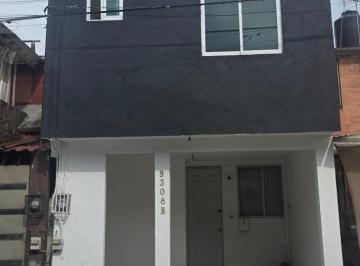 Casa · 164m² · 2 Recámaras · 1 Estacionamiento · Casa con Ampliación, Av Las Torres, Venta, Puebla