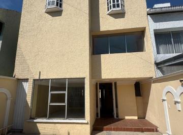Casa de 4 habitaciones, Toluca · Casa en Venta con Amplios Espacios y Excelente Ubicación en Colonia Universidad, Toluca