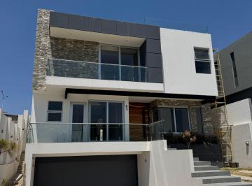 Casa de 5 habitaciones, Zapopan · Casa en Venta en Royal Country