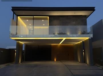 Casa · 426m² · 3 Recámaras · 4 Estacionamientos · Casa en Venta en El Molino Residencial