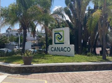 Edificio · 6 Estacionamientos · Edificio Comercial en Fraccionamiento Quinta Balaustradas