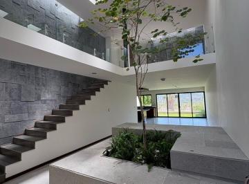 Casa · 270m² · 4 Recámaras · Casa en Fraccionamiento Cumbres del Lago