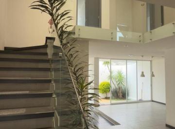 Casa · 170m² · 3 Recámaras · 2 Estacionamientos · Casa en Renta en Altozano, 3 Recamaras, con Jardin