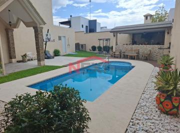 Foto principal · Casa en Venta con Alberca, Cancha, Jardín y Palapa Al Norte