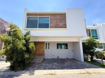 Casa de 3 habitaciones, Tlajomulco de Zúñiga · Casa en Renta en Bosque Real, Tlajomulco