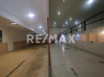 Bodega comercial · 500m² · 3 Estacionamientos · Bodega en Renta en Zona Sur - (4)