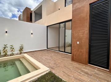 Casa en condominio · 205m² · 2 Recámaras · 2 Estacionamientos · Venta Casa de 2 Recámaras y Alberca en Privada Residencial Temozon Norte