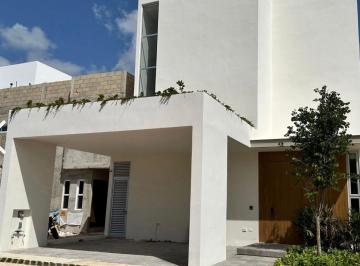 Casa · 3 Recámaras · Casa en Fraccionamiento Vía Cumbres