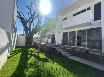 Casa · 196m² · 3 Recámaras · 2 Estacionamientos · Casa Nueva Moderna en Privada Pre Venta, Col. Chapultepec