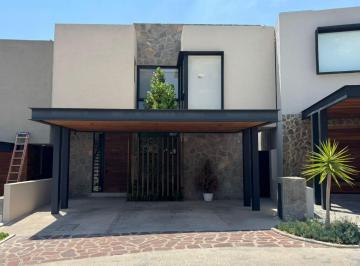 Casa de 3 habitaciones, Querétaro · Casa en Renta Ubicada en El Fraccionamiento Altozano