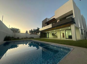 Casa · 465m² · 4 Recámaras · 3 Estacionamientos · Casa en Venta, Club de Golf Paraiso Country Club Al Sur de Cuernavaca