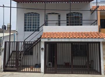 Casa · 170m² · 5 Recámaras · 1 Estacionamiento · Casa en Unidad Habitacional Parques del Auditorio