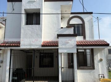 Casa · 168m² · 4 Recámaras · 1 Estacionamiento · Casa en Renta en Viejo Roble