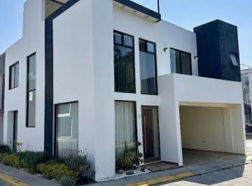 Casa en condominio · 188m² · 3 Recámaras · 2 Estacionamientos · Casa en Venta en Esquina a 5 Minutos de Plaza San Diego y Forjadores Puebla