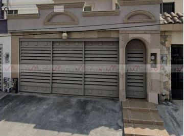 Casa · 221m² · 3 Recámaras · 2 Estacionamientos · Casa en Venta en Las Cumbres