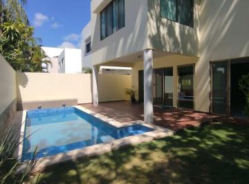 Casa de 4 habitaciones, Cancún · Casa en Renta en Residencial Cumbres Cancún Qroo en Perfectas Condiciones