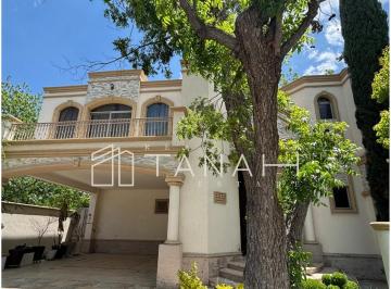 Casa de 5 habitaciones, Saltillo · Residencia de Lujo en Renta en San Alberto | Amueblada + Doble Altura + Jardín Privado
