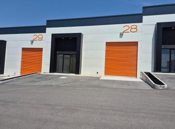 Bodega comercial · 246m² · 4 Estacionamientos · Bodega en Renta en Parque Industrial Sobre Paseo Centenario Cerca de Zibata