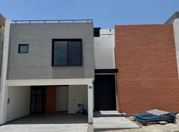 Casa de 4 habitaciones, San Andrés Cholula · Casa en Parque Villahermosa: Diseño Único, 4 Recámaras y Gran Jardín