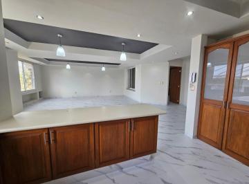 Casa · 330m² · 4 Recámaras · 3 Estacionamientos · 4 Recamaras, Cochera Tapada, Amplia Casa con Jardin, Cerca Av Camelinas